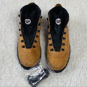 Hi-Tec waterproof brown hiking boots women